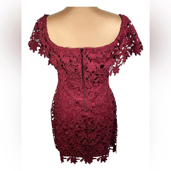 Guess Enna Lace Off-The-Shoulder Dress (burgundy color) NWT Medium - Picture 3 of 9